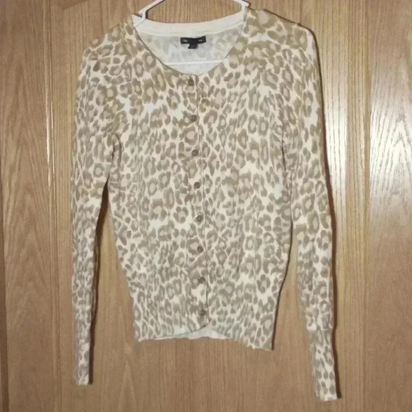 Gap Size Small leopard print button down soft - Picture 1 of 5